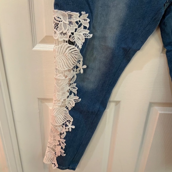 LACE CROPPED SLIM FIT JEANS PLUS SIZE 4X - Picture 5 of 10